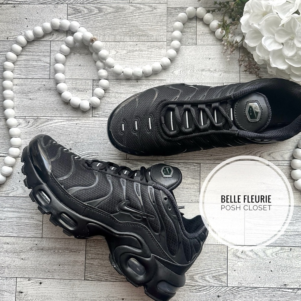 Nike Air Max Plus Grade School Shoes Women’s Size 7